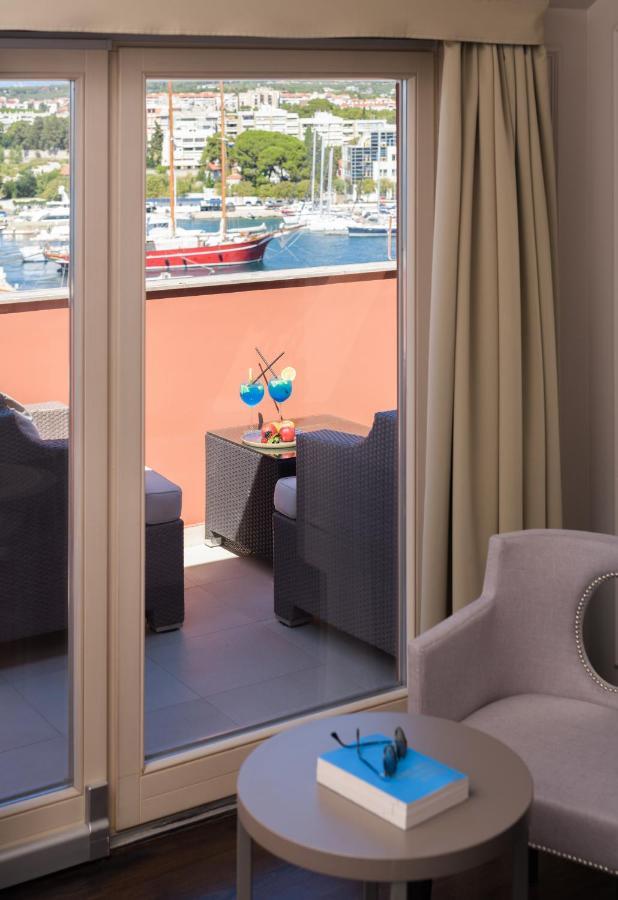 Luxury Suite Balcony,1018957291:JPEG