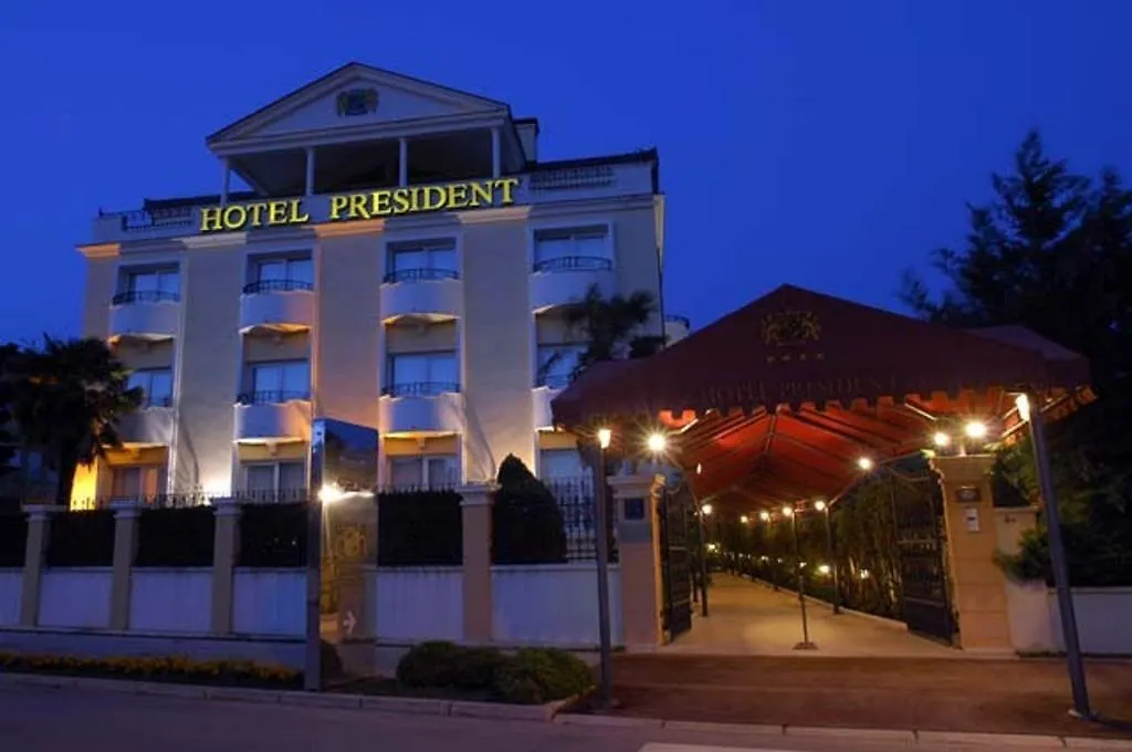Hotel President-1