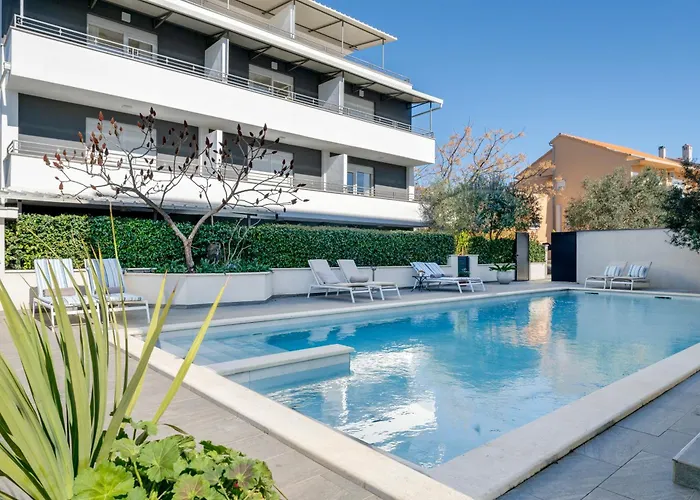 Hotels with pool Villa Liburnum