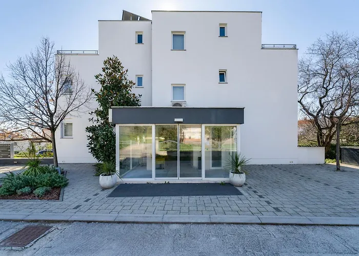 Hotels with pool Villa Liburnum